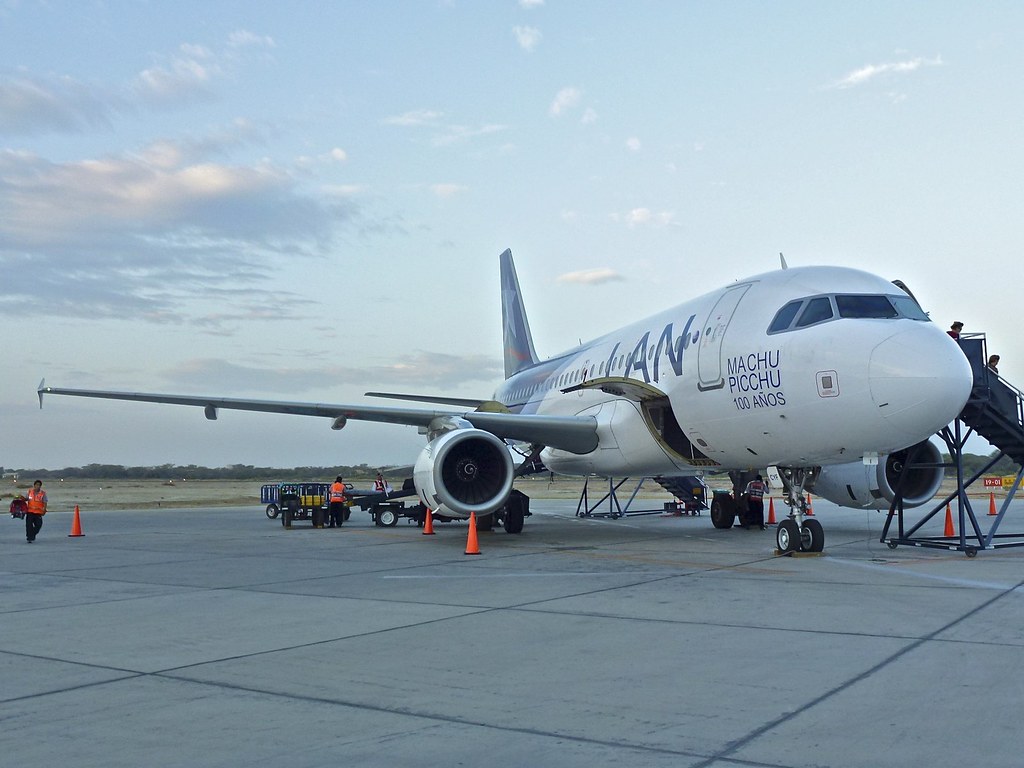 Lan Machu Picchu 100 años Aeropuerto de Piura Perú Air… Flickr