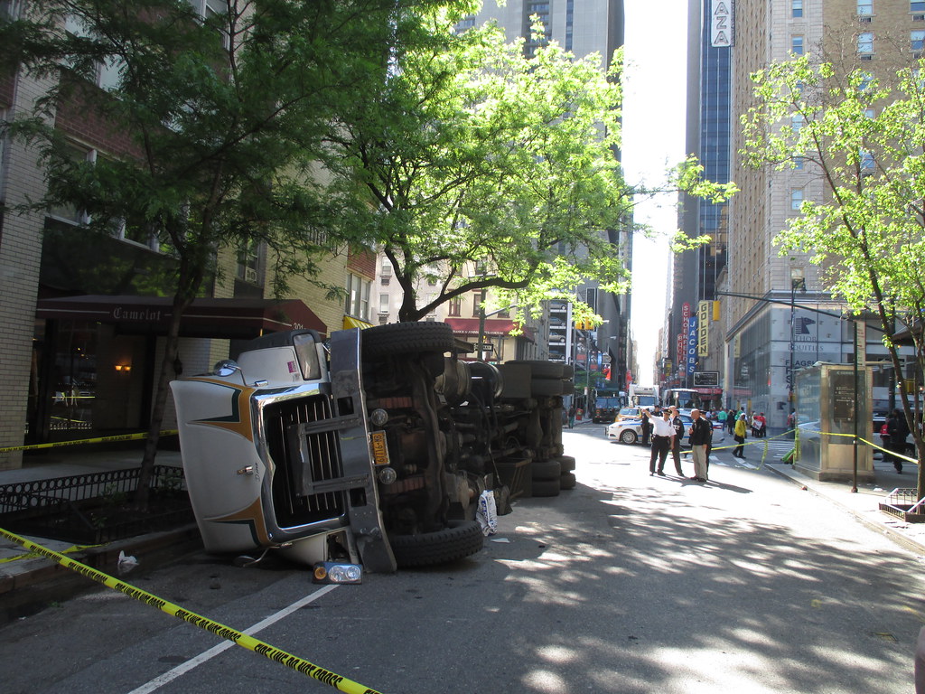 Garbage Truck Crash on 45th Street Today 9612 Garbage Truc… Flickr