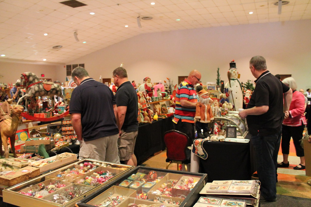 Midwest Holiday Antique Show, at the booth of Steve Thomps… Flickr