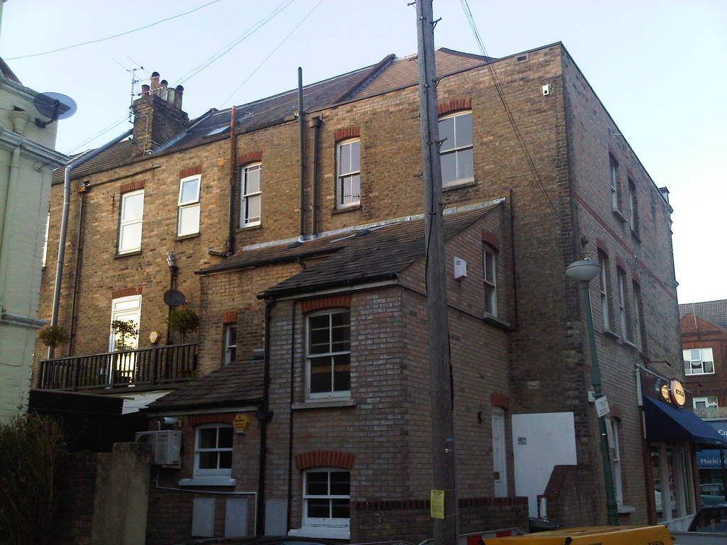 Eldon Place, Westbourne, Bournemouth Rear of shops in Pool… Flickr