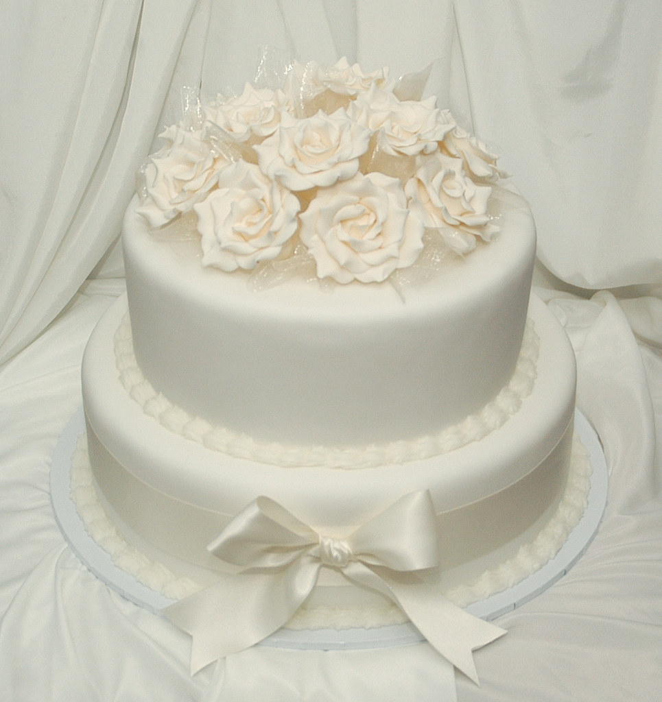 2 Tier Soft Ivory Wedding Cake Emma Vernon Flickr