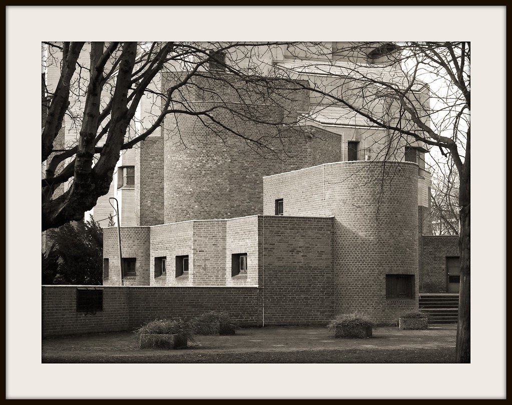 Köln, Lindenthal Christi Auferstehung Kirche de.wikipedi… Flickr