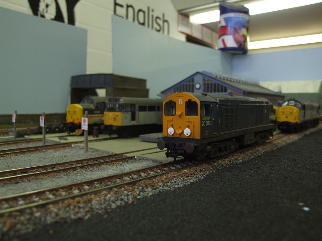 Castell road with EE motive power. 20063 sits among the 19… Flickr