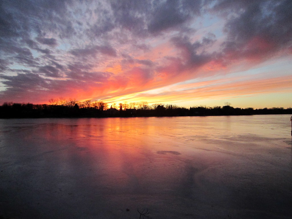 Sunset skies, Upper Long Lake, Bloomfield Hills, Michigan,… Flickr