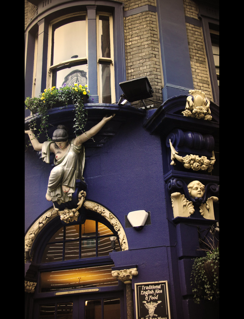 Near London Bridge Kotomi_ Flickr