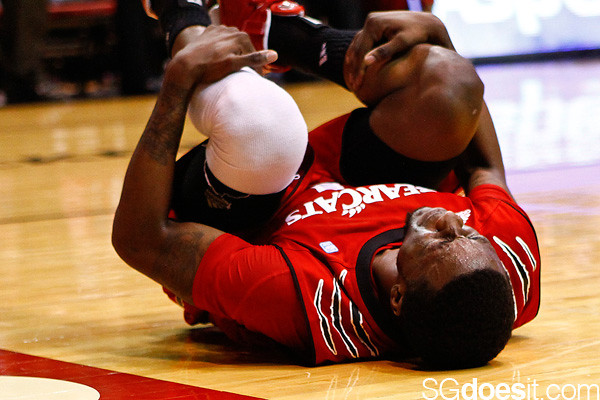 CashmereWright Cashmere Wright clutches his leg in pain a… Flickr