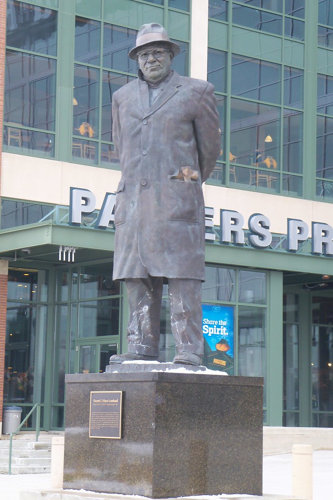 Vince Lombardi Statue Located outside Lambeau Field Flickr