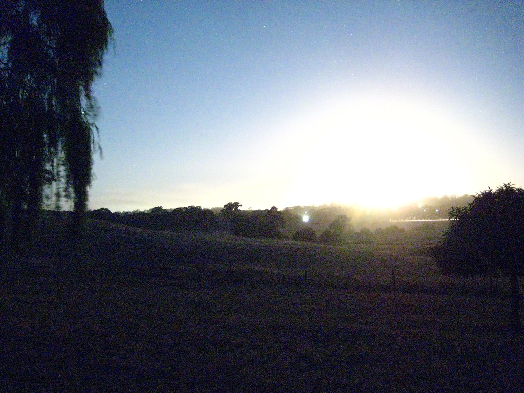 IMG_4918 Moonrise over Echunga from Kavanagh Road. Andrew Helgeson