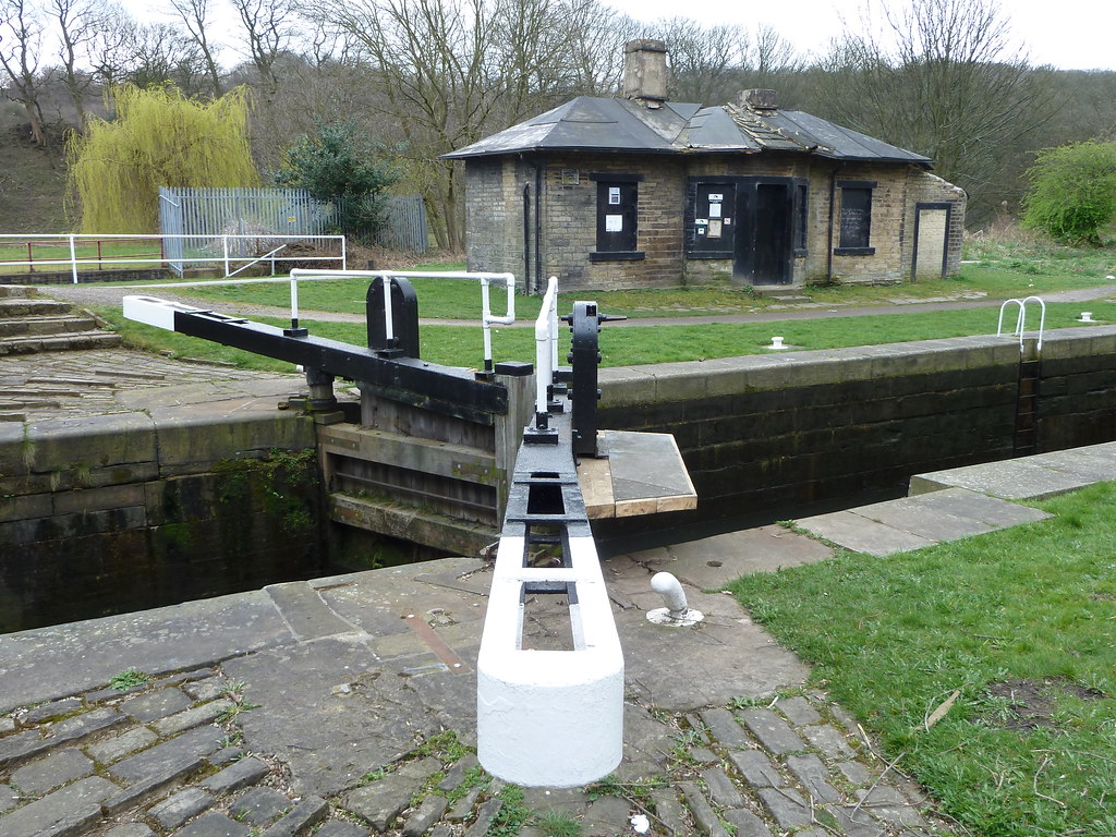 Brookfoot Lock Calder and Hebble Navigation Brighouse York… Flickr