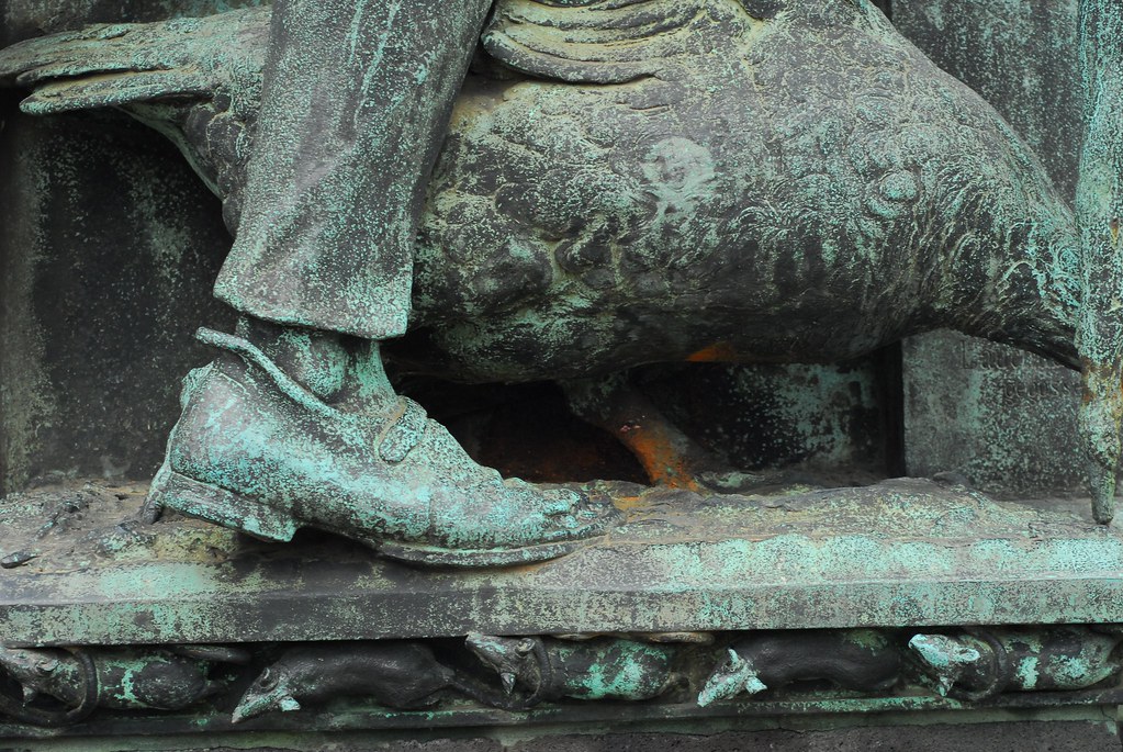 Statue of St Gertrude, Gertraudenbrücke, Berlin The bronze… Flickr
