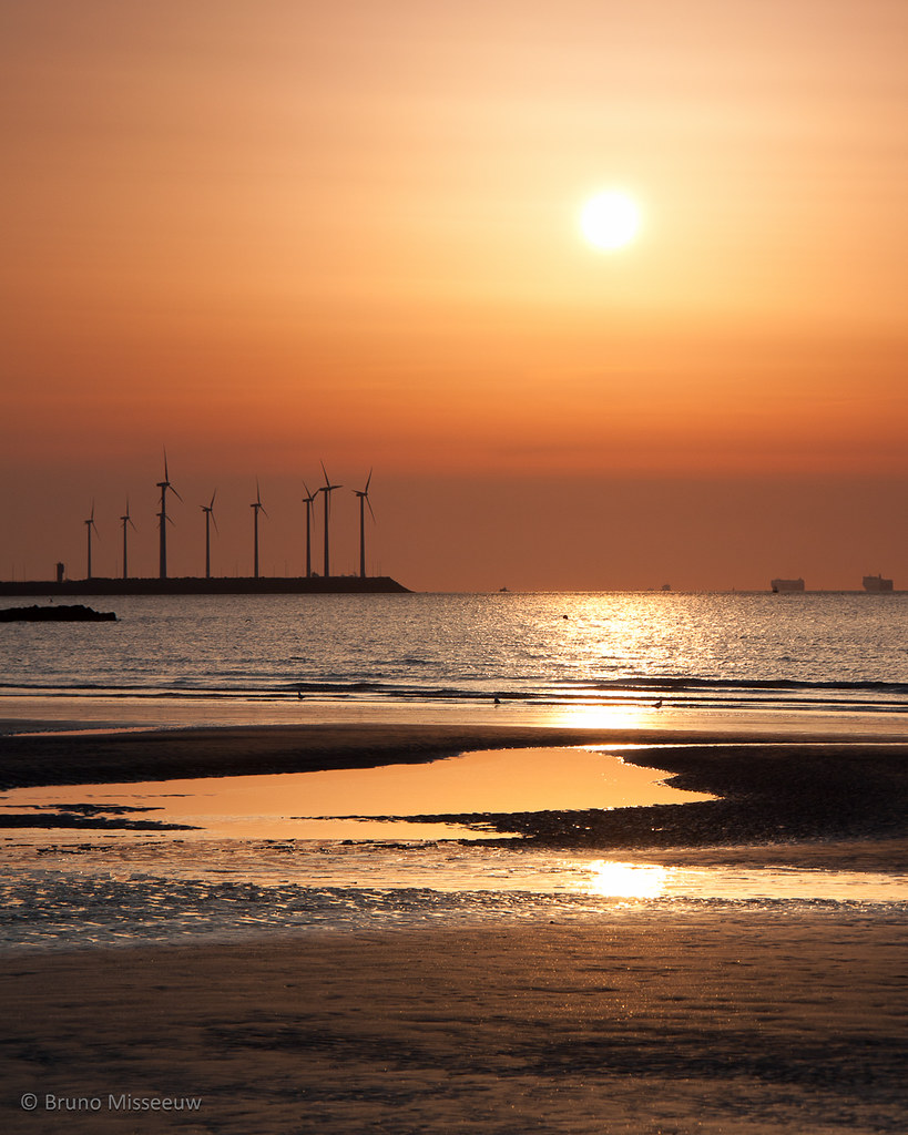Zeebrugge Sunset The Eastern Dam of the Port of Zeebrugge … Flickr