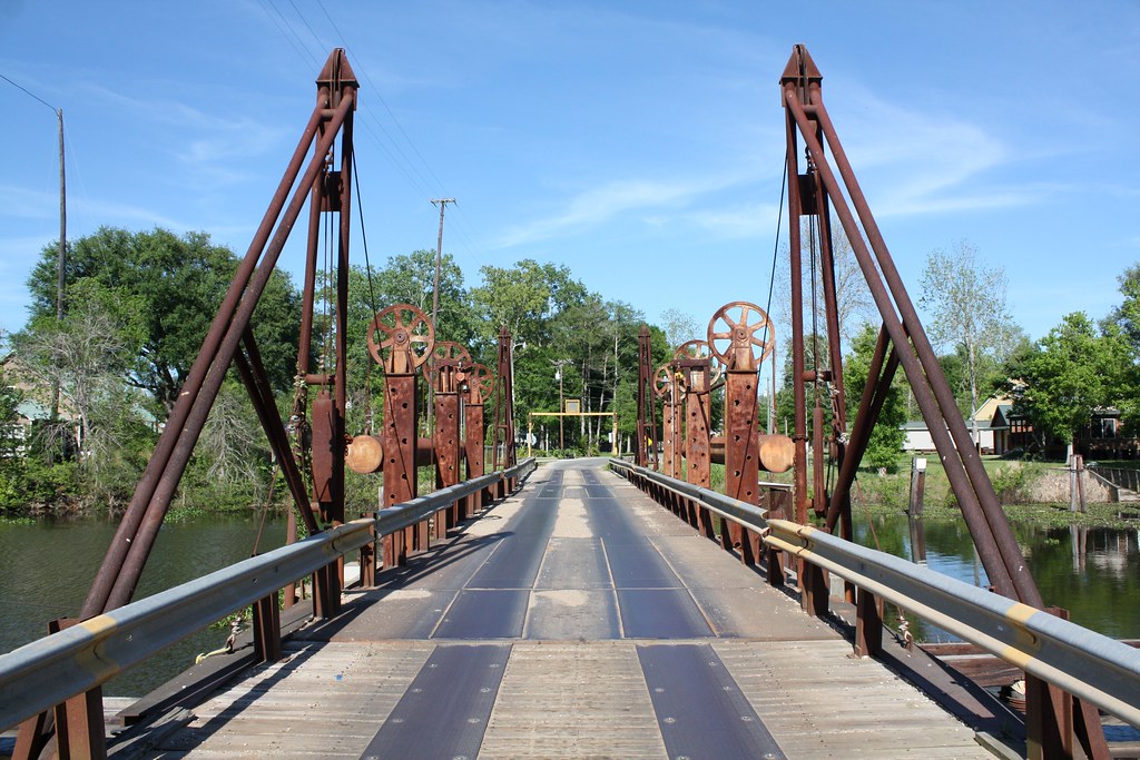 Butte Larose Pontoon Bridge (St. Martin Parish, Louisiana)… Flickr
