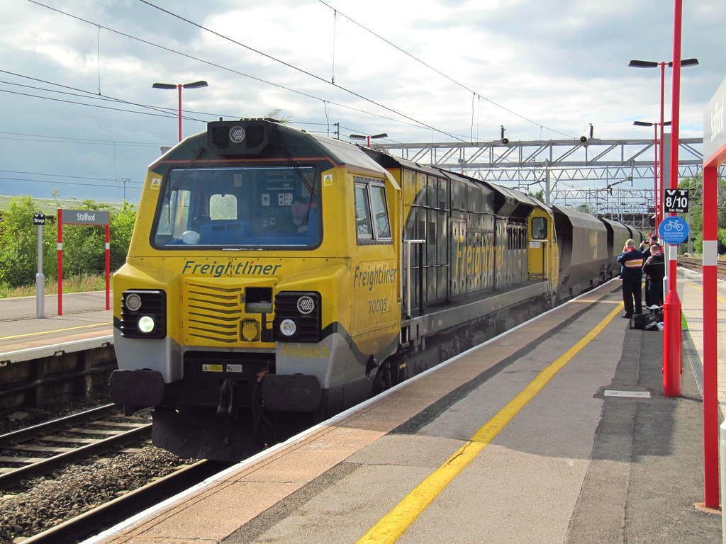 70005 working 6M04 Portbury to Rugeley PS passes Stafford … Flickr