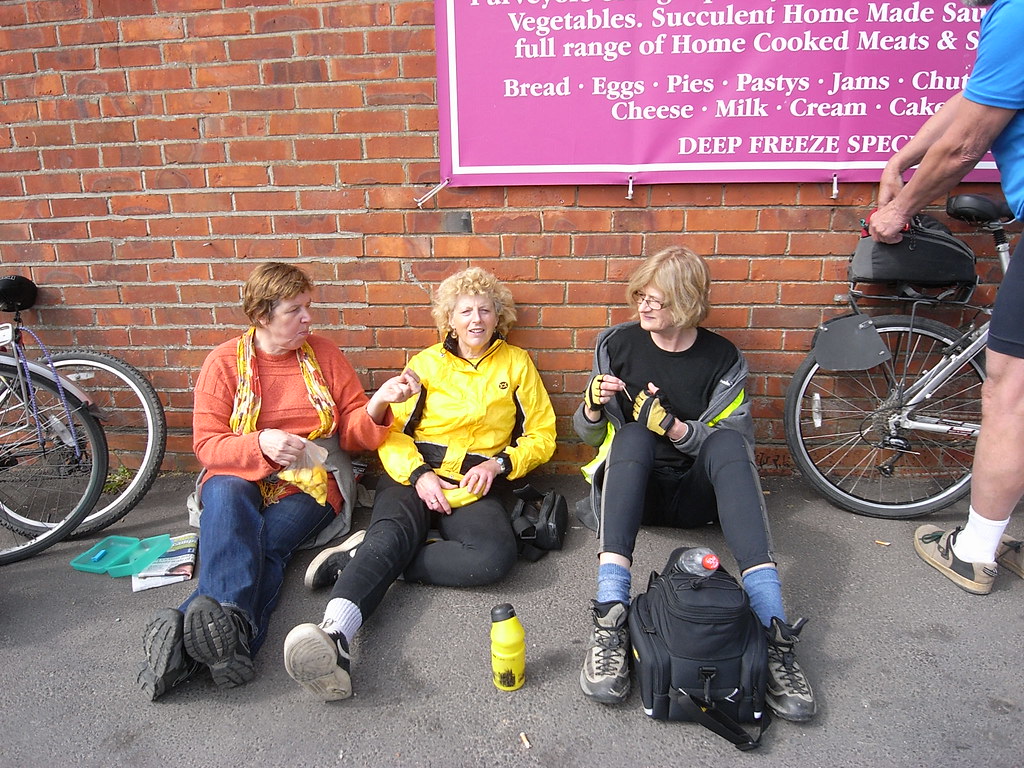Crow Farm Shop stop Angelika, Helen and Tessa. And Terry. … Flickr