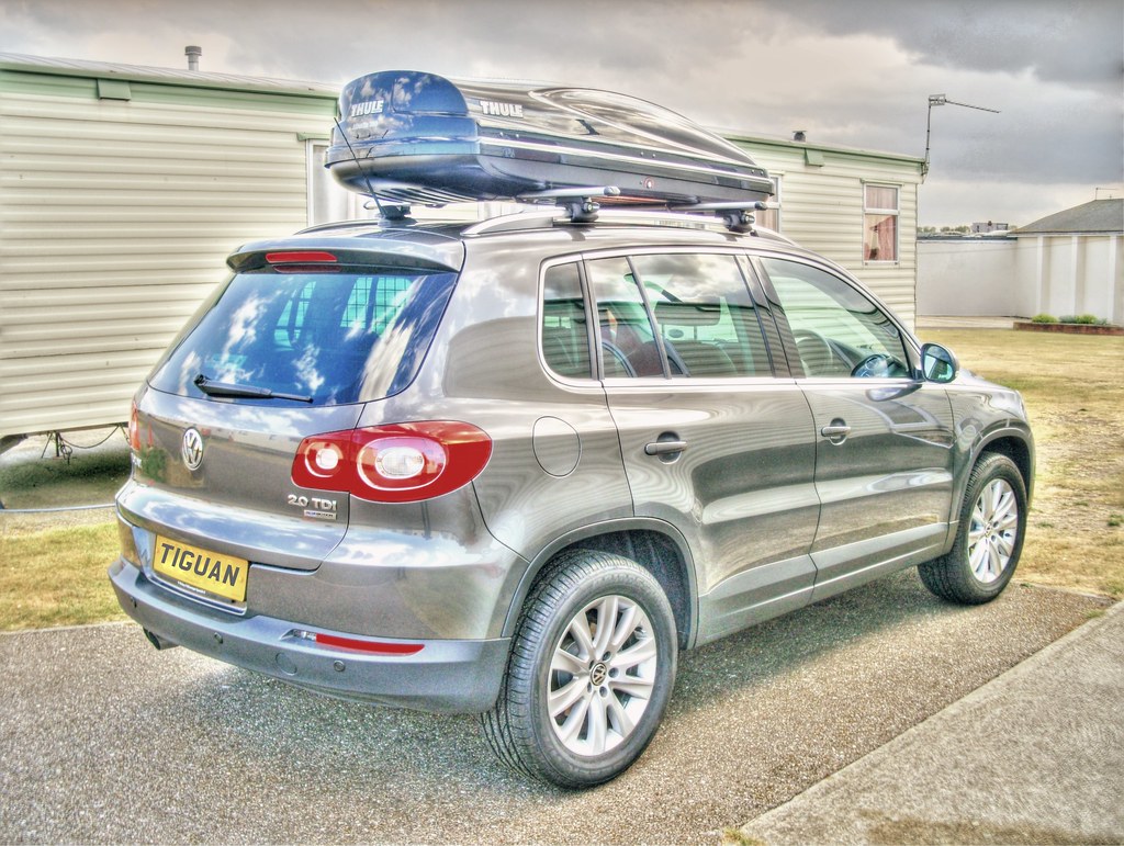 VW Tiguan Thule Atlantis 780 glossy black roof box pobbydog Flickr