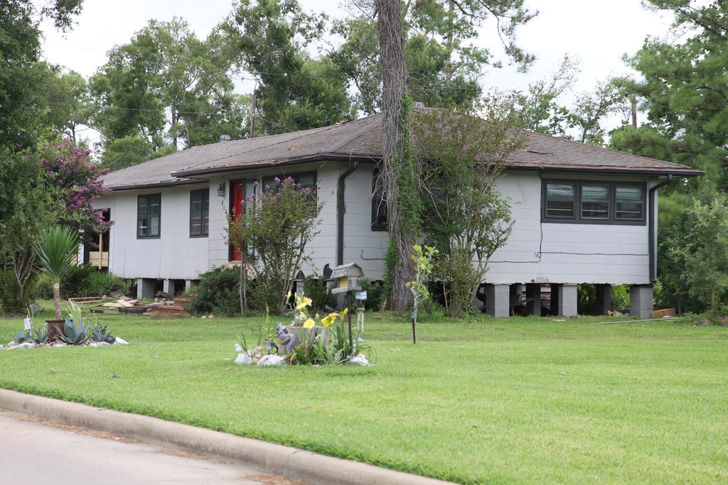 810 Shore Acres Blvd (Elevating), Shoreacres, TX IMG_4288 City of