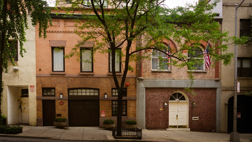 Murray Hill townhouses, corrected for slope Same townhouse… Flickr
