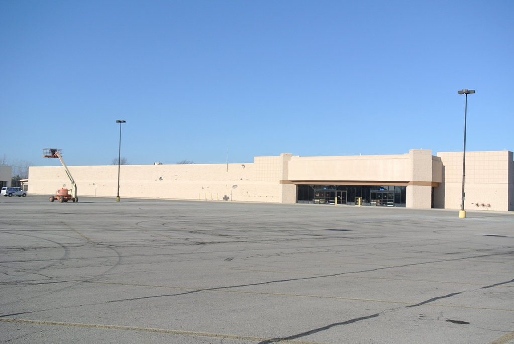 Former Walmart Lima OH. gameking3 Flickr