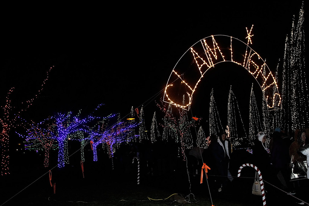 Clam_lights_christmas_kick_off_011 Renton Reporter Flickr