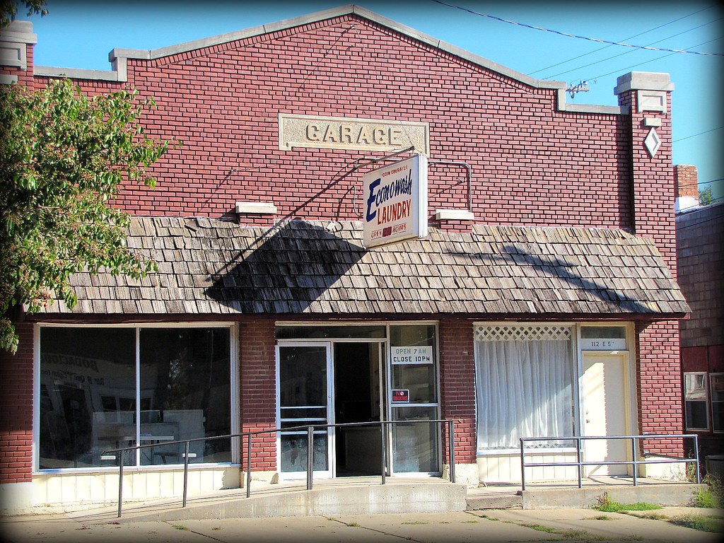Laundry in the garage Econowash Laundry, Holton, Kansas. Flickr