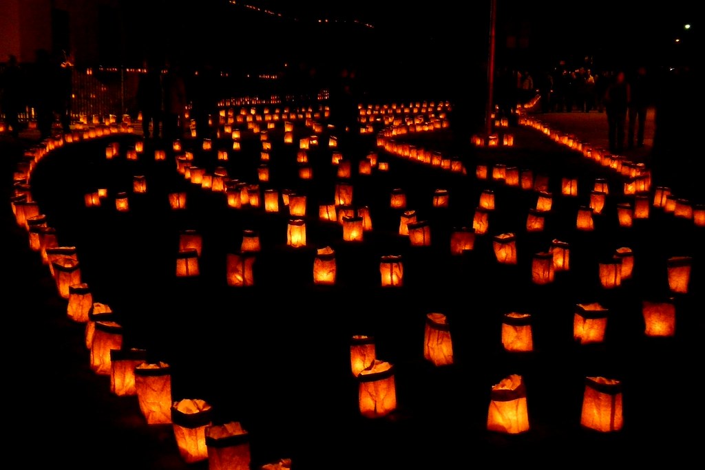 Farolitos(luminarias) in Santa Fe, Canyon Rd. If you can s… Flickr
