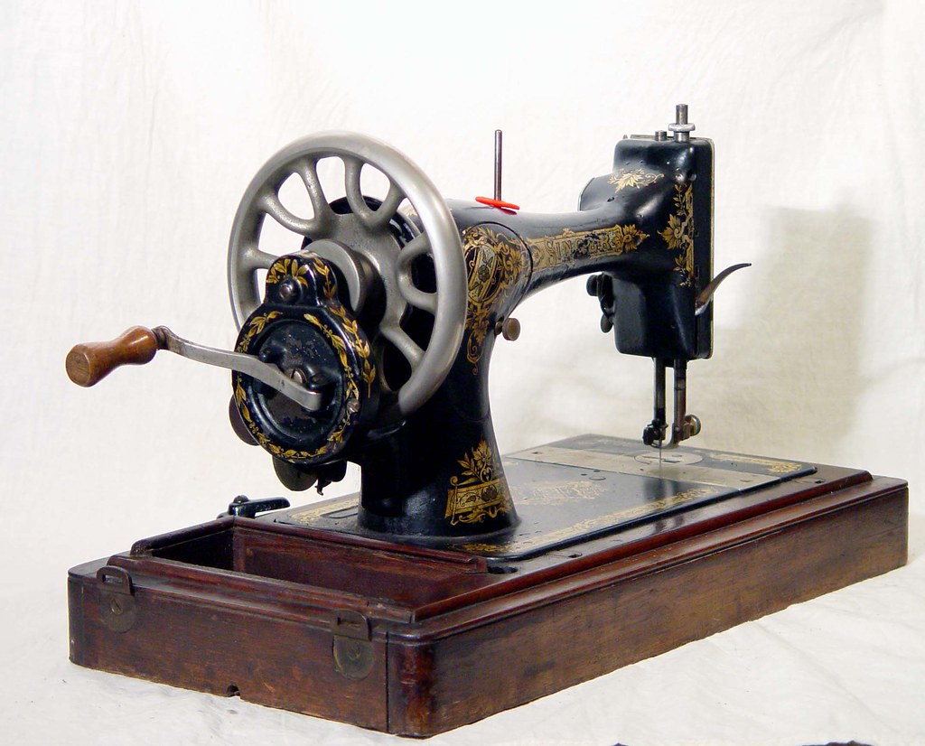 Singer Sewing Machine Model 28K The Victorian Handcrank Model Built in 1901 a photo on Flickriver