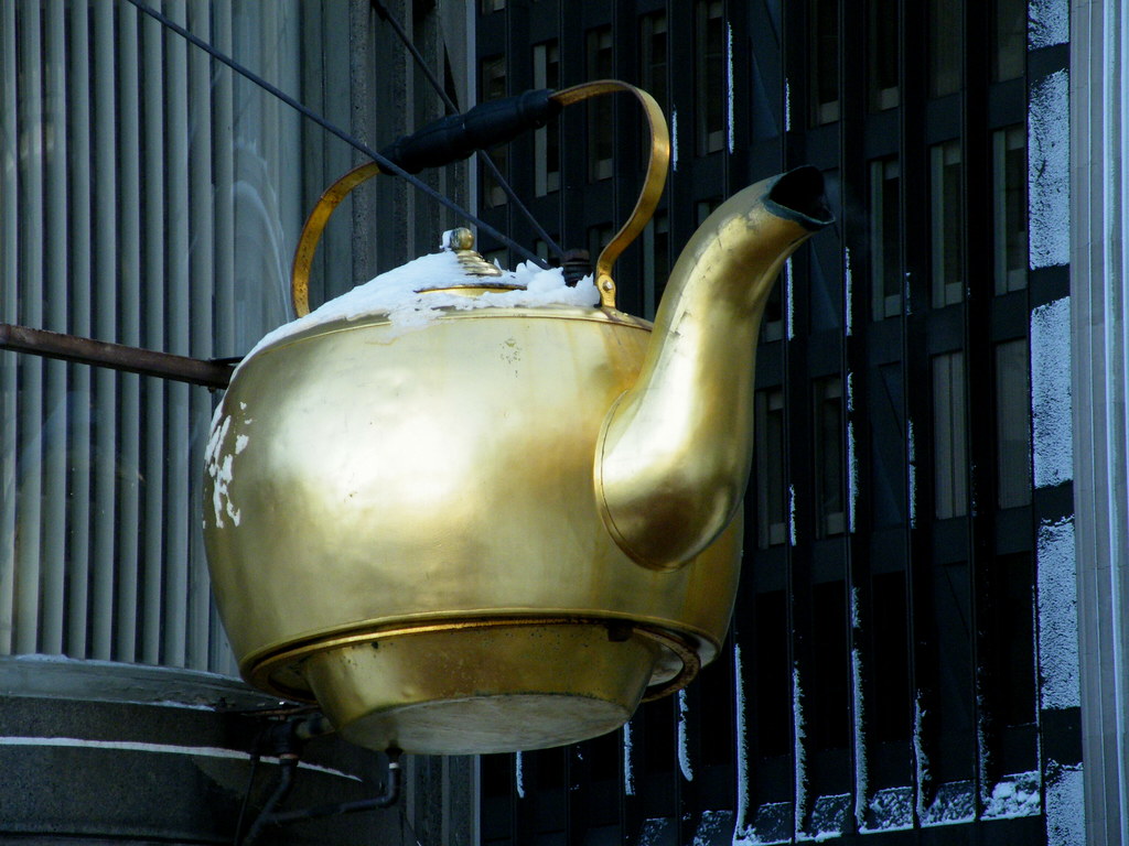 Teapot Tea kettle, Boston, MA The huge tea pot was the sig… Flickr