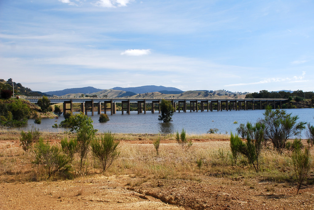 Bonnie Doon Bridge, Eildon Weir This is the first time in … Flickr