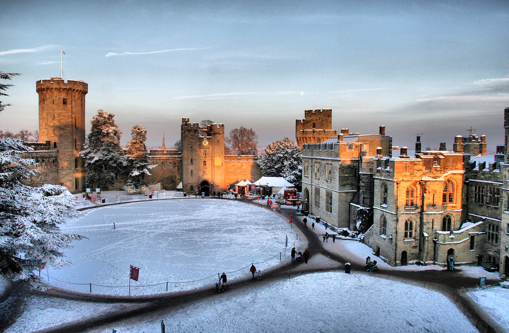 Warwick Castle in the snow Taken late afternoon in Decembe… Flickr