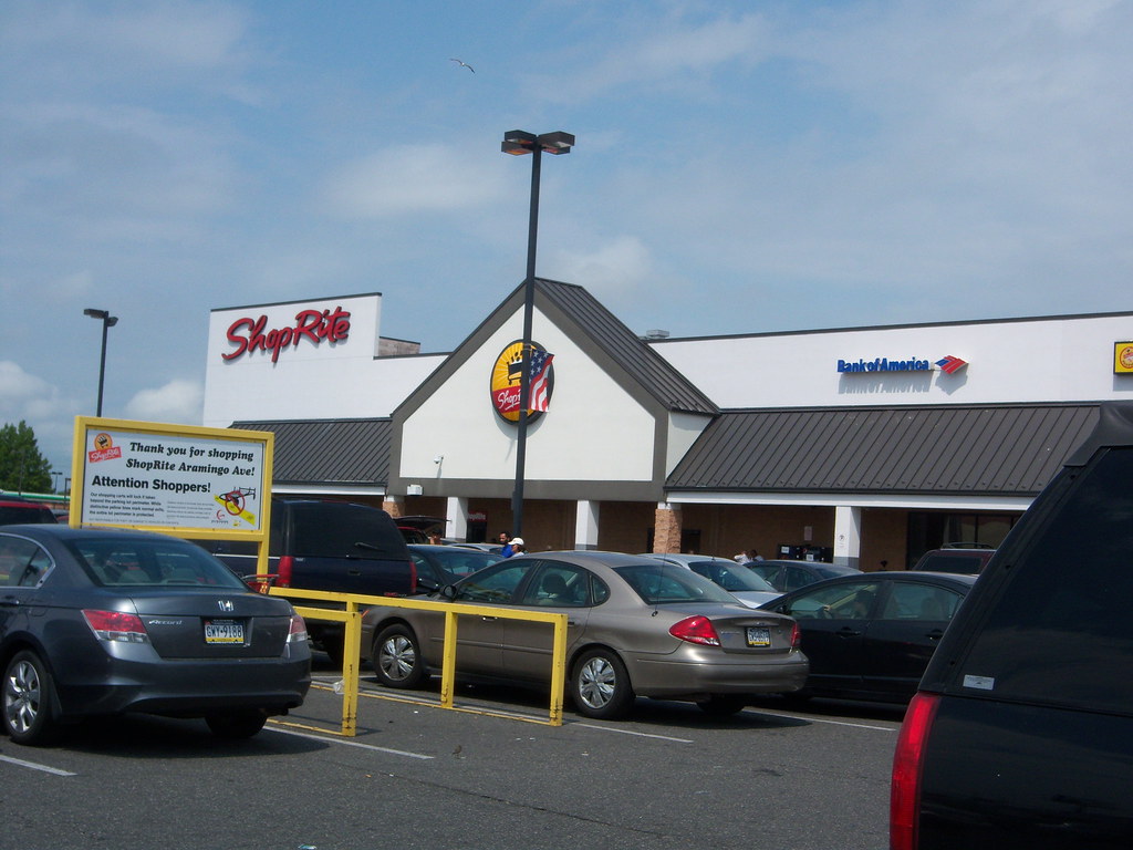 Shoprite Port Richmond This location is located behidnd th… Flickr