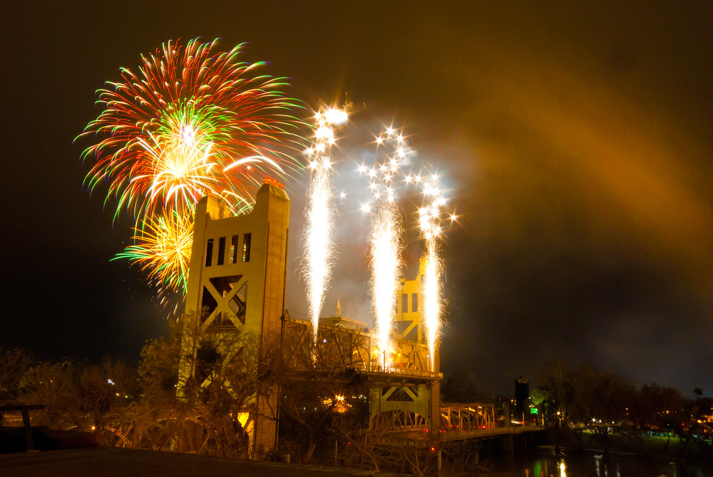 New Years Eve in Sacramento A midnight fireworks show over… Flickr