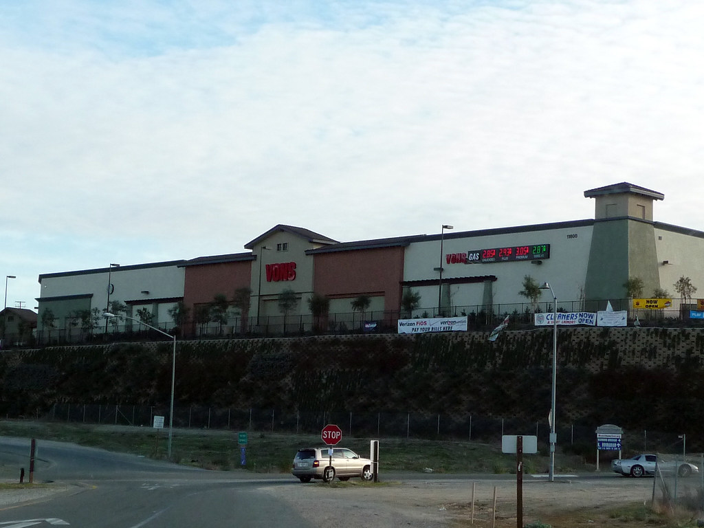 S. CA Mis. Pic Dec 28, 2009 (8) Vons And Vons Gas David Valenzuela Flickr
