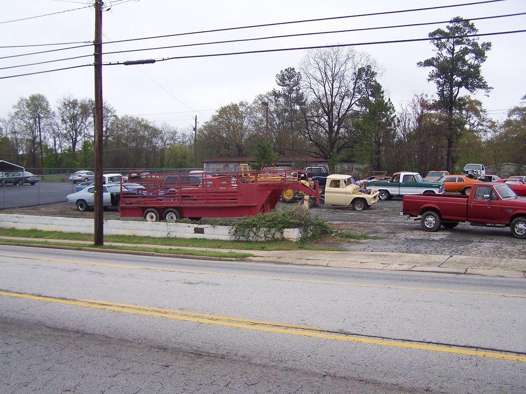 USED CAR LOT ON LAVOINA, GA 2 Seen at used car lot and bod… Flickr