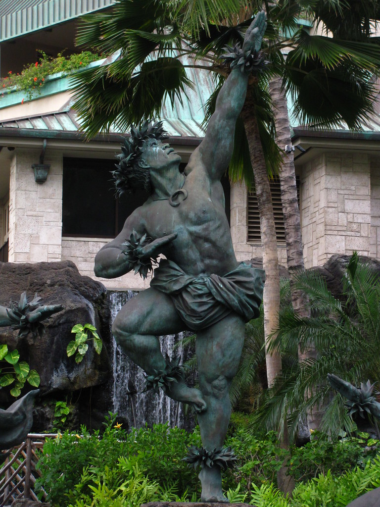 Hula Dancer Statue at the Hilton Hawaiian Village Loren Javier Flickr