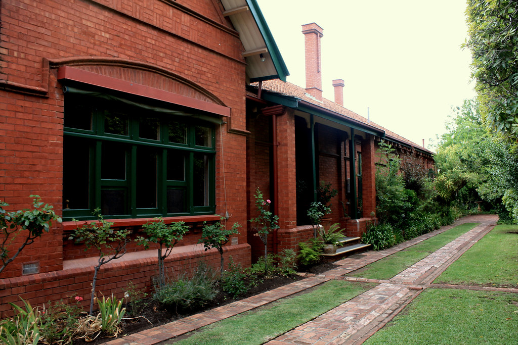 Buxton Manor, Adelaide, Australia Right side view includin… Flickr