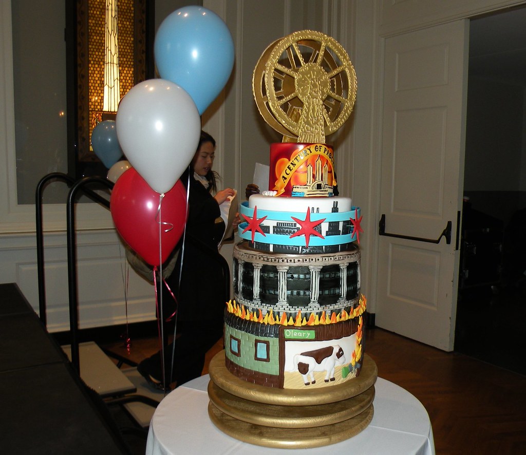 Municipal Cake The cake at Chicago's 174th Birthday Celebr… Flickr