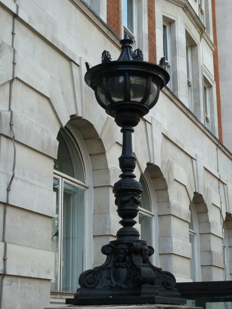 gaslight, gaslamp, gas light, gas lamp. Gower Street, WC1 Flickr