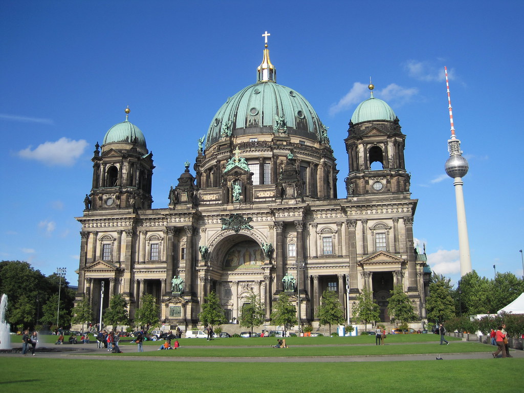 Der Berliner Dom Der Dom von Berlin an einem strahlenden S… Flickr