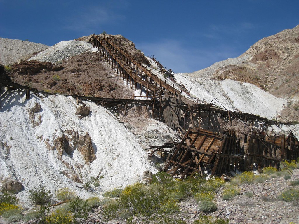 IMG_3277 Ruins and tailings The Greater Southwestern Exploration