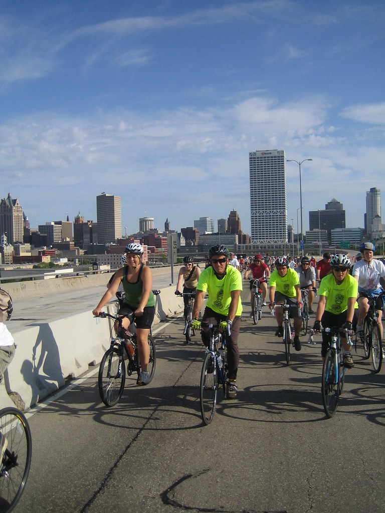 Hoan Bridge and the Milwaukee Skyline Part of UPAF's 2011 … Flickr