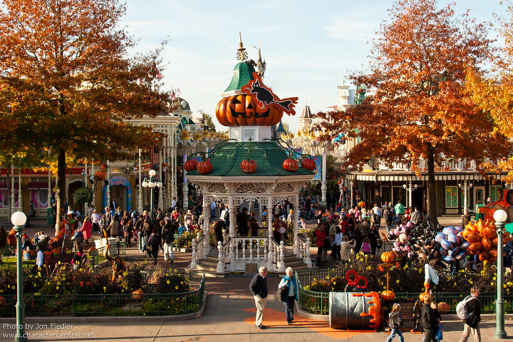DLP Halloween 2009 Town Square at Halloween Parc Disneyl… Flickr