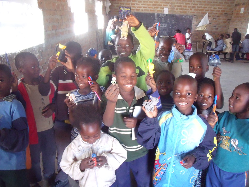 Zambia May 2011 018 Kasalu School kids with donated toys Andy Mckee