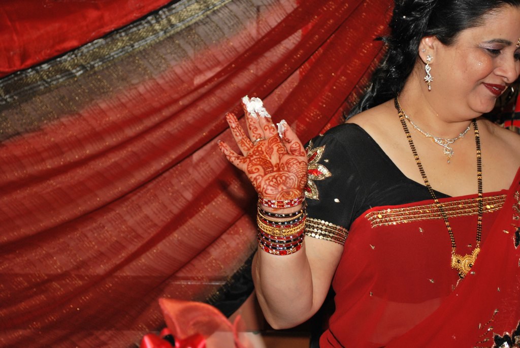 Henna hand A Nepali women celebrating her 25th wedding an… Flickr