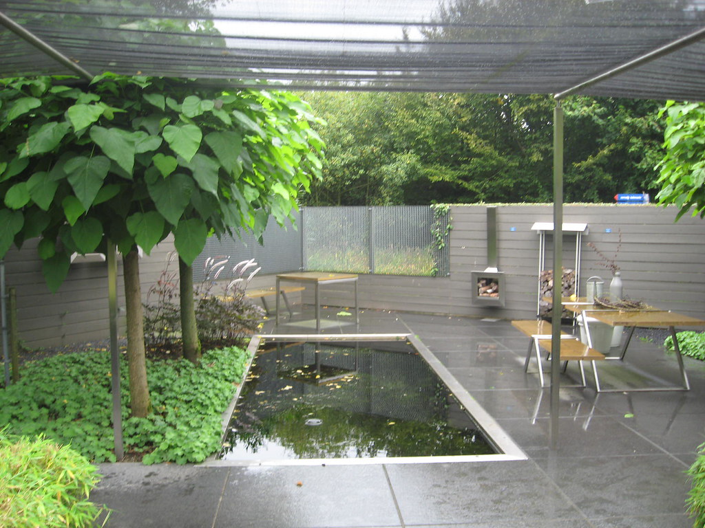 Schaduw door doek in strakke tuin Tuinen van Appeltern, 14… Flickr