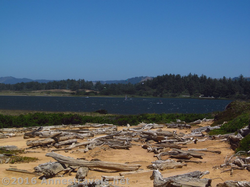 Floras Lake Floras Lake, Oregon. For trail information, vi… Flickr