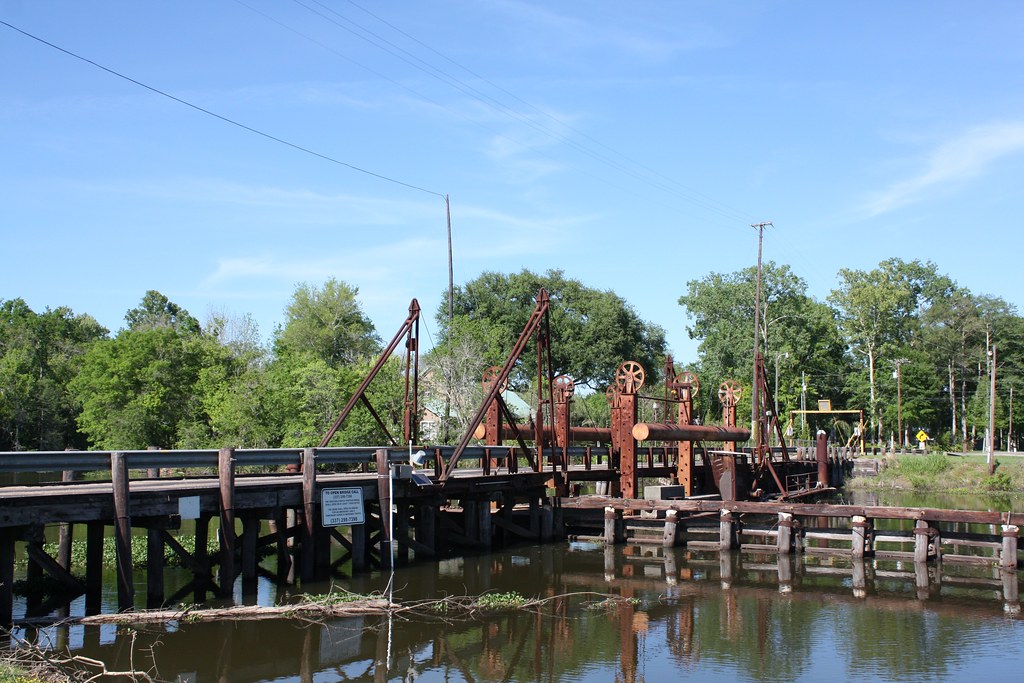Butte Larose Pontoon Bridge (St. Martin Parish, Louisiana)… Flickr