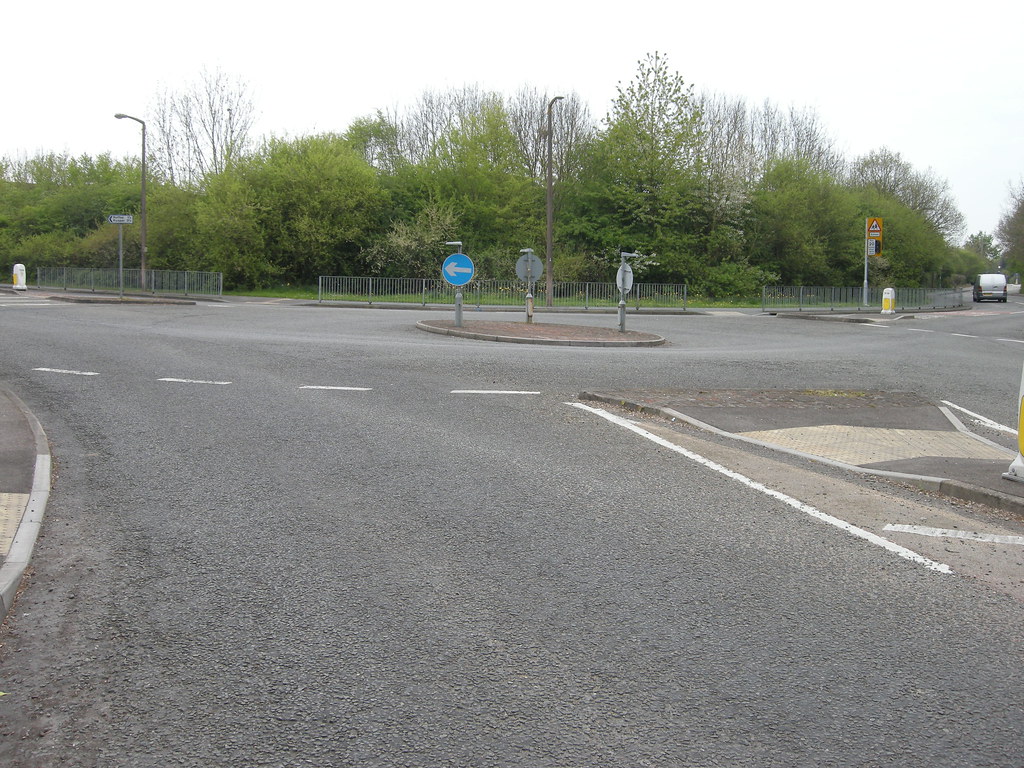 DSCN8315 North Heath Lane/Giblets Way roundabout As Easy As Riding
