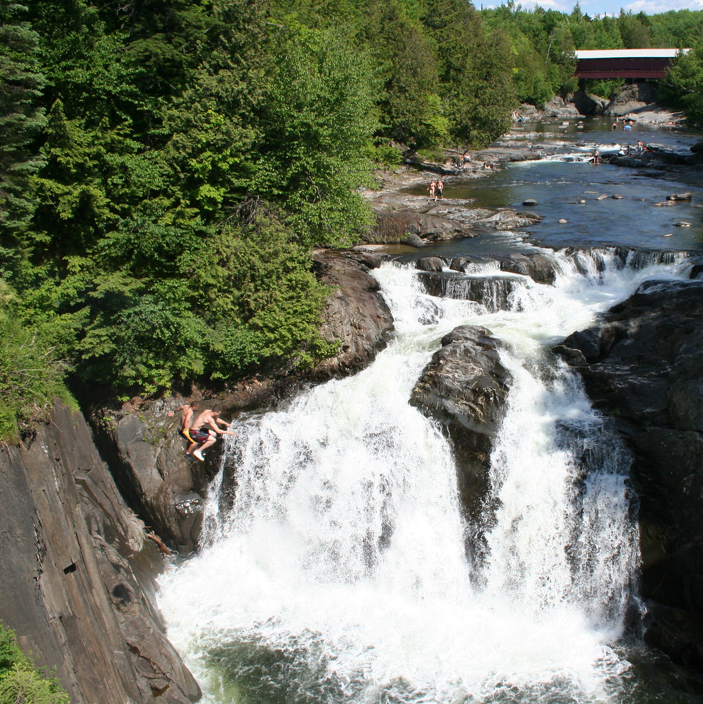 Saut de la mort a la Chute SteAgathe Plusieurs morts n'on… Flickr