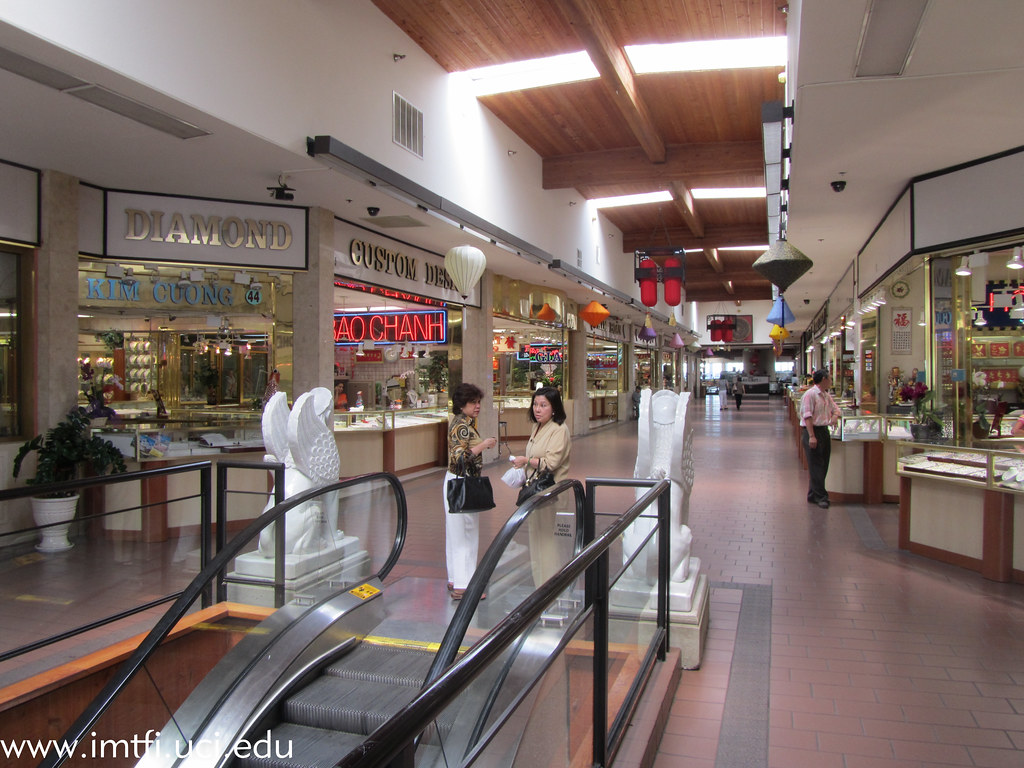 Gold shops Little Saigon, Westminster, CA Photo by Bill Ma… Flickr