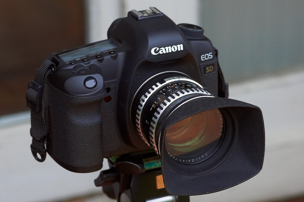 Carl Zeiss Jena Pancolar 1 4 55 With Zeiss Hood Urmelchen Flickr